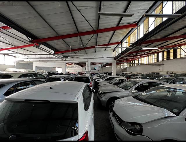 3,845M² WAREHOUSE FOR SALE IN PAROW EAST